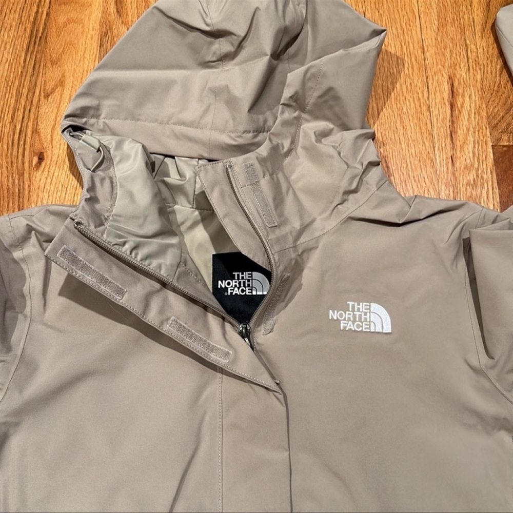 The North Face City Breeze Parka II Waterproof
Rain Jacket Large NWT - Picture 3 of 10